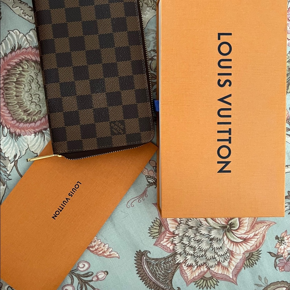 Louis Vuitton Zippy Wallet Organizer